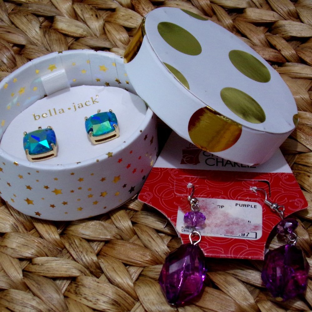 2 pairs of cute earrings